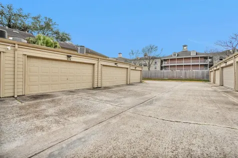 938 Memorial Village Drive 39 Houston TX 77024
