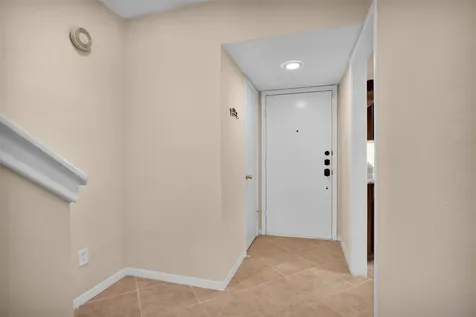938 Memorial Village Drive 39 Houston TX 77024