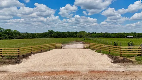 1049 Muehr Road Weimar TX 78962