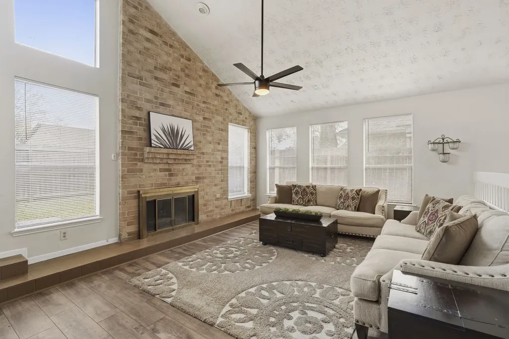 1903 Barons Glen Sugar Land TX 77478