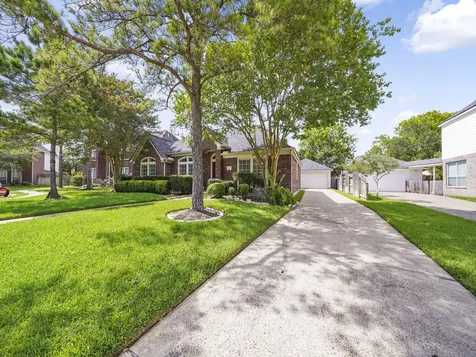 3411 Farnham Circle Pearland TX 77584