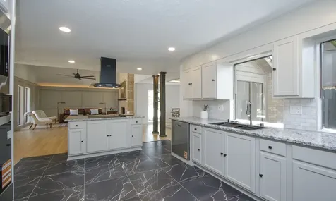 407 Hedgecroft Drive El Lago TX 77586