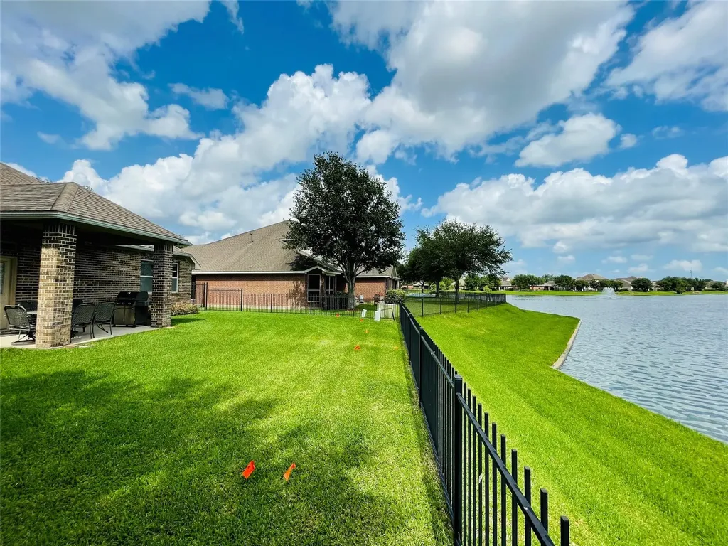 25915 S Lakefair Drive Richmond TX 77406