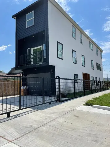 201 E 37th Street Houston TX 77018