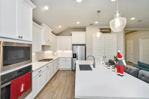5042 Albany Shores Lane Fulshear TX 77441