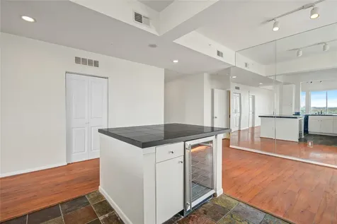 3505 Sage Road 2402 Houston TX 77056
