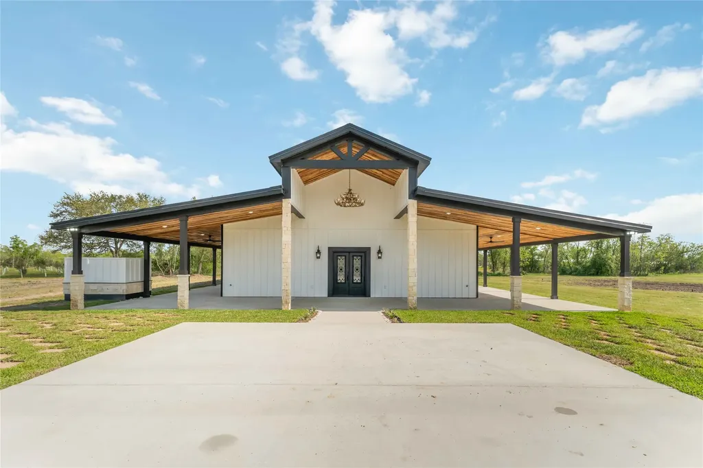 4864 County Road 182 Off Alvin TX 77511