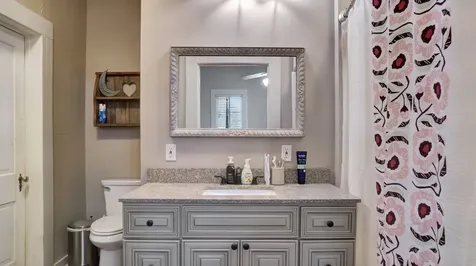 204 S Valley Street Cuero TX 77954
