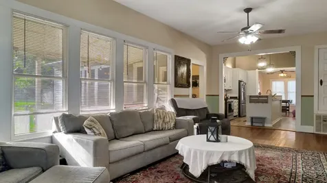 204 S Valley Street Cuero TX 77954