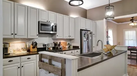 204 S Valley Street Cuero TX 77954