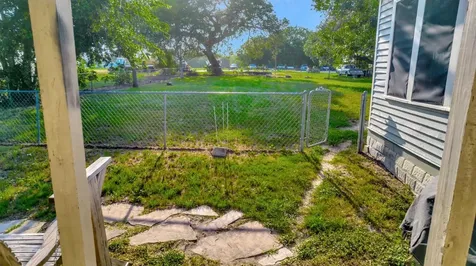204 S Valley Street Cuero TX 77954