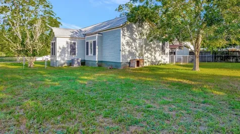 204 S Valley Street Cuero TX 77954