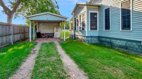 204 S Valley Street Cuero TX 77954