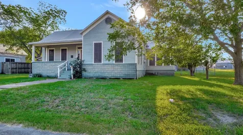 204 S Valley Street Cuero TX 77954
