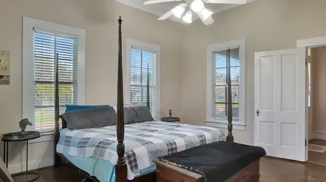204 S Valley Street Cuero TX 77954