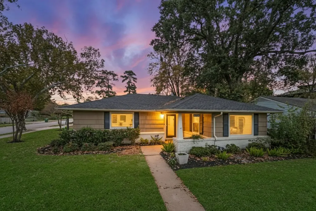 1526 Du Barry Lane Houston TX 77018