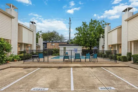 6201 Beverlyhill Street 30 Houston TX 77057