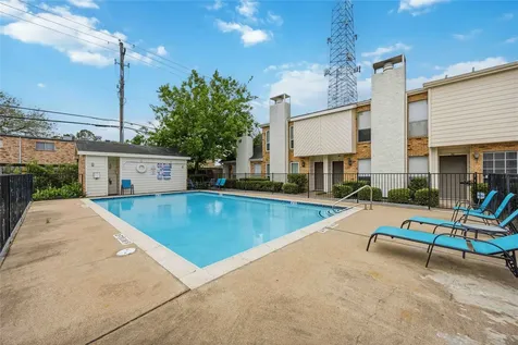 6201 Beverlyhill Street 30 Houston TX 77057