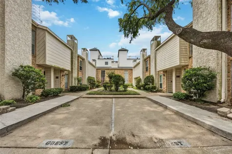 6201 Beverlyhill Street 30 Houston TX 77057