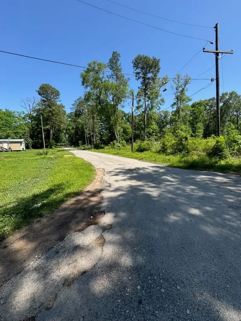 146 County Road 3475 Cleveland TX 77327