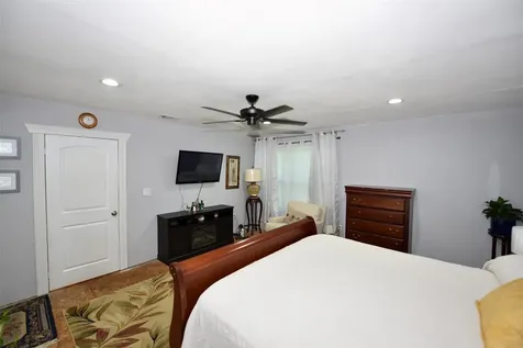 382 Road 5251 Cleveland TX 77327