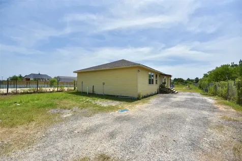 382 Road 5251 Cleveland TX 77327