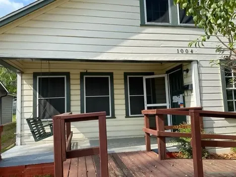 1004 Mccall Avenue Conroe TX 77301