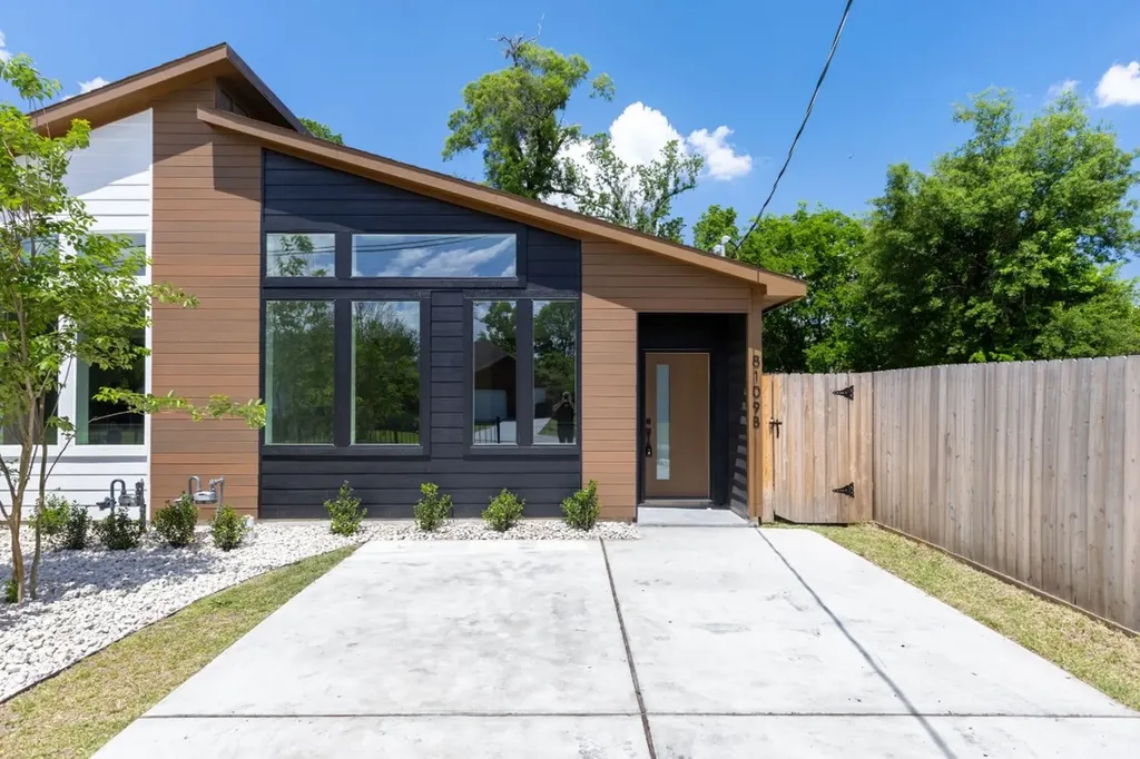 8109 Hamlet Street B Houston TX 77078
