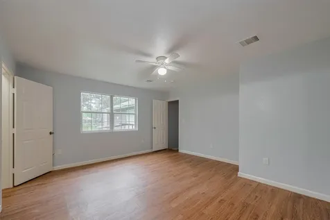 4906 Larkspur Street Houston TX 77033