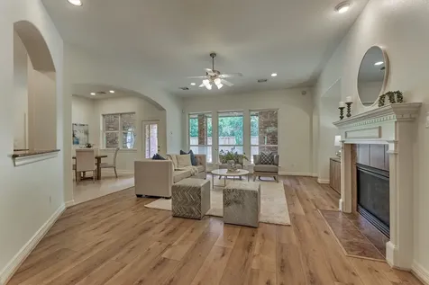 6 Millsap The Woodlands TX 77382