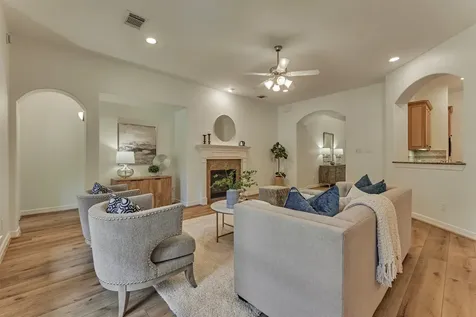 6 Millsap The Woodlands TX 77382