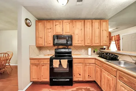 121 Elendor Drive Cleveland TX 77328