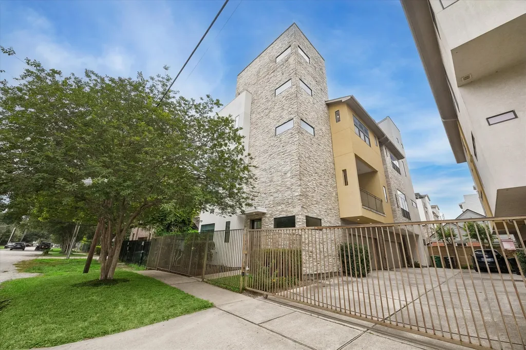 4611 Austin Street C Houston TX 77004