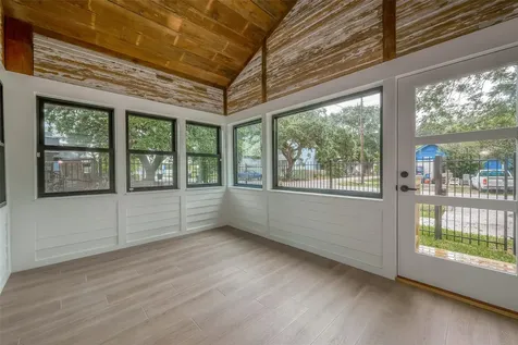 2702 Delano Street Houston TX 77004