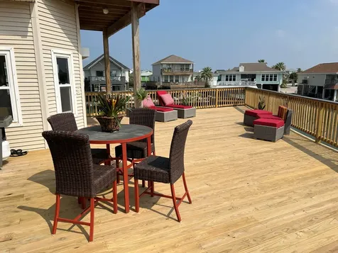 107 Bamaku Bend Tiki Island TX 77554