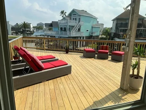 107 Bamaku Bend Tiki Island TX 77554
