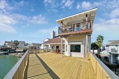107 Bamaku Bend Tiki Island TX 77554