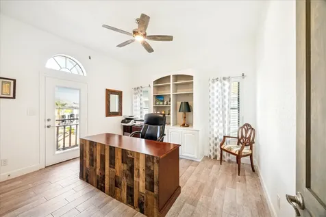 107 Bamaku Bend Tiki Island TX 77554