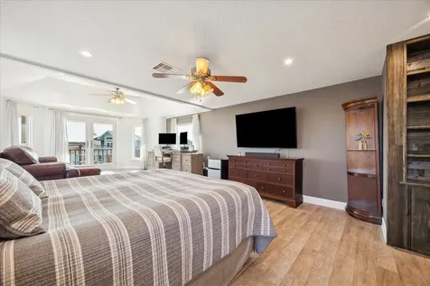 107 Bamaku Bend Tiki Island TX 77554