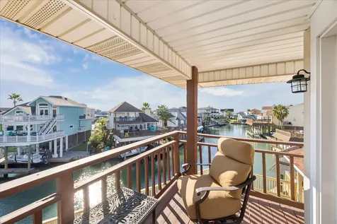 107 Bamaku Bend Tiki Island TX 77554