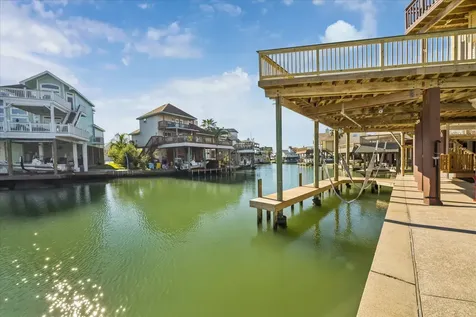 107 Bamaku Bend Tiki Island TX 77554