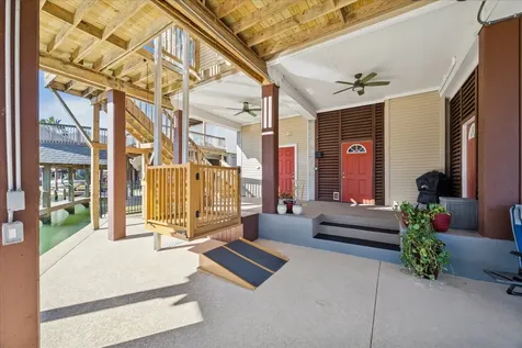 107 Bamaku Bend Tiki Island TX 77554
