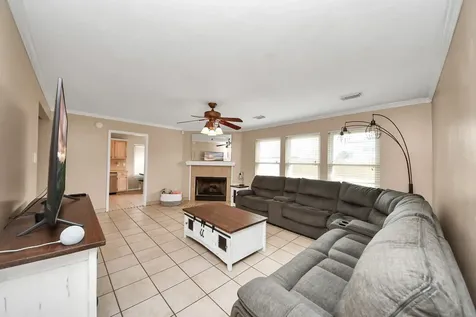 4747 Widerop Lane Friendswood TX 77546
