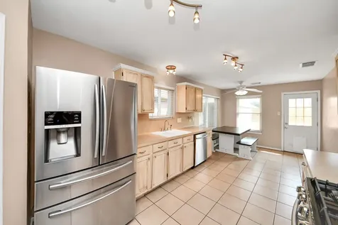 4747 Widerop Lane Friendswood TX 77546