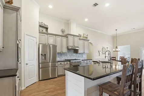 4115 Broadmoor Drive Mont Belvieu TX 77523
