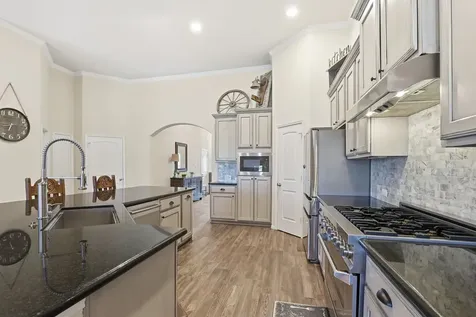 4115 Broadmoor Drive Mont Belvieu TX 77523