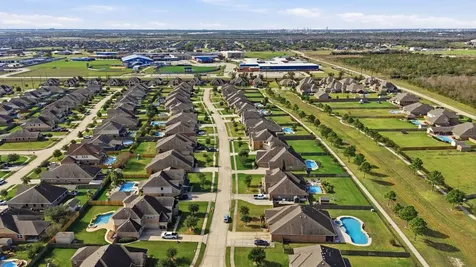 4115 Broadmoor Drive Mont Belvieu TX 77523