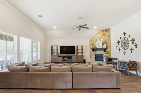 4115 Broadmoor Drive Mont Belvieu TX 77523