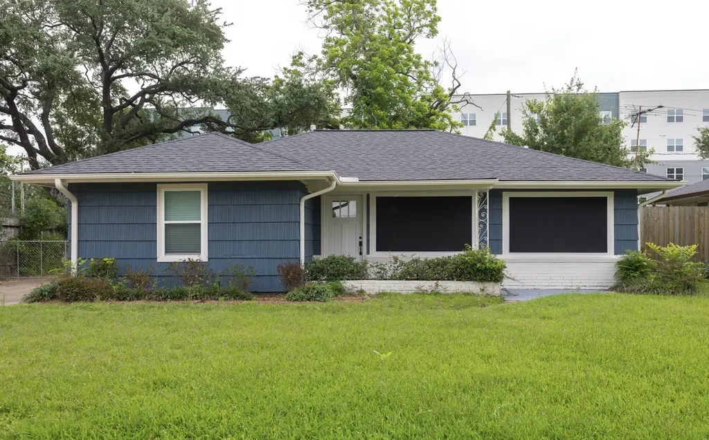 811 Sara Rose Street Houston TX 77018