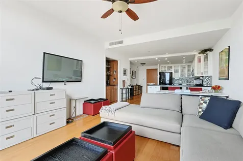 5110 San Felipe 151w Houston TX 77056